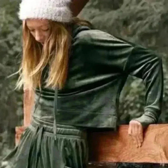 Aerie Offline Velour Cropped Hoodie green sz XS - Picture 1 of 6